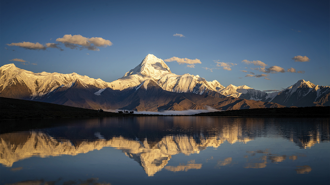 千面贡嘎风景图